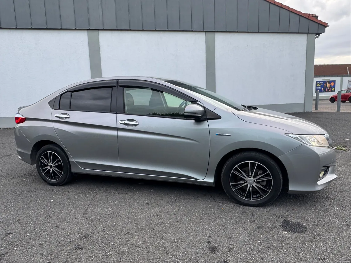 Honda Grace 2015 Automatic 1.5 Hybrid - Image 5