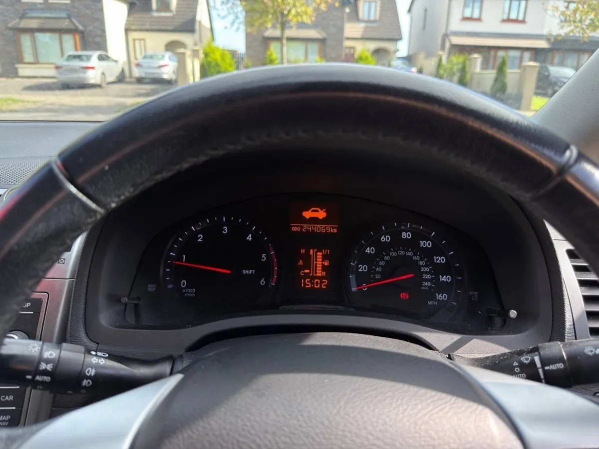 2015 Toyota Avensis 2.0 D-4D Saloon - Image 5