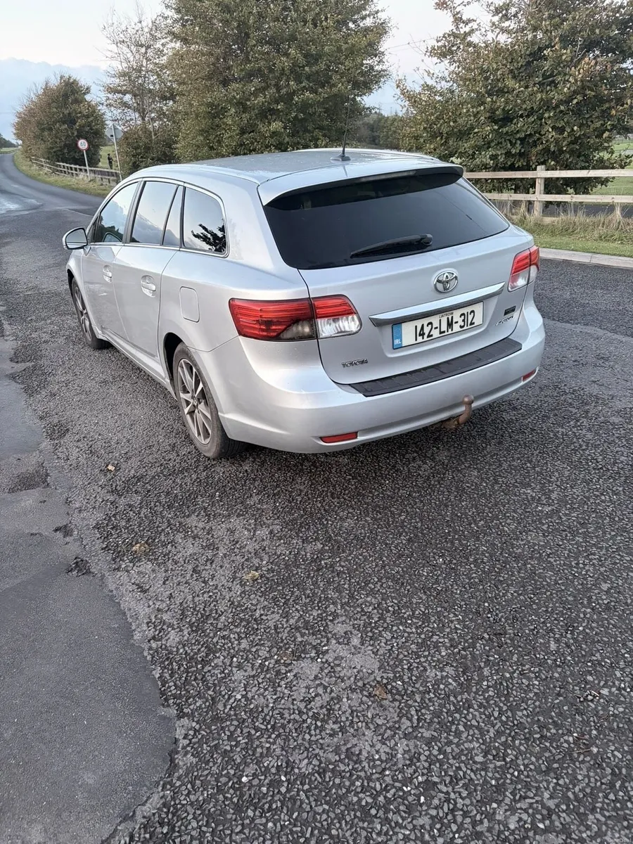 Toyota avensis 2014 2 litre Diesel Esate - Image 3