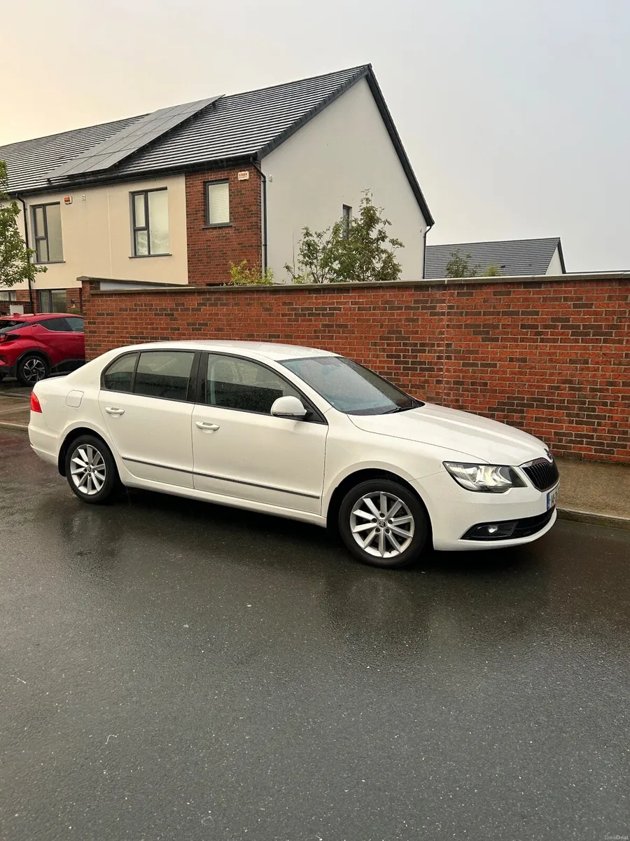 Skoda Superb 2014 - Image 2