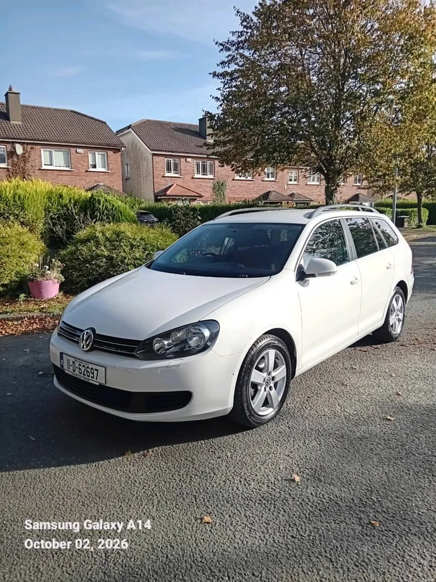 VOLKSWAGEN GOLF AUTOMATIC LOW MILEAGE - Image 5