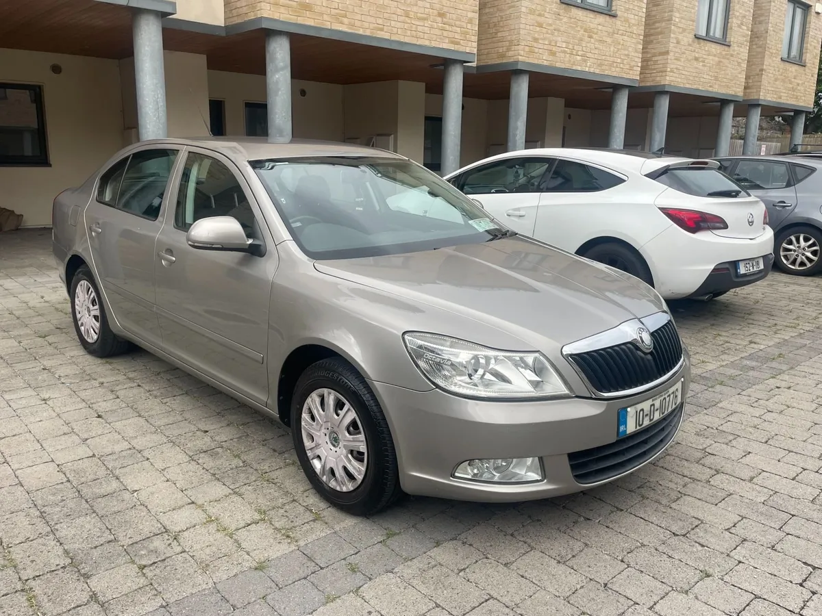 Skoda Octavia 2010 - Image 2