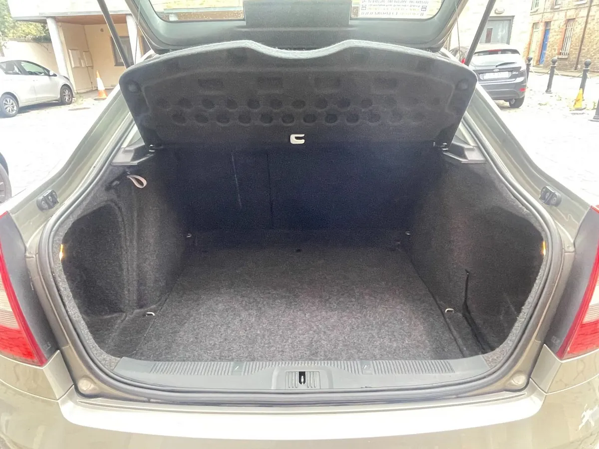 Skoda Octavia 2010 - Image 6