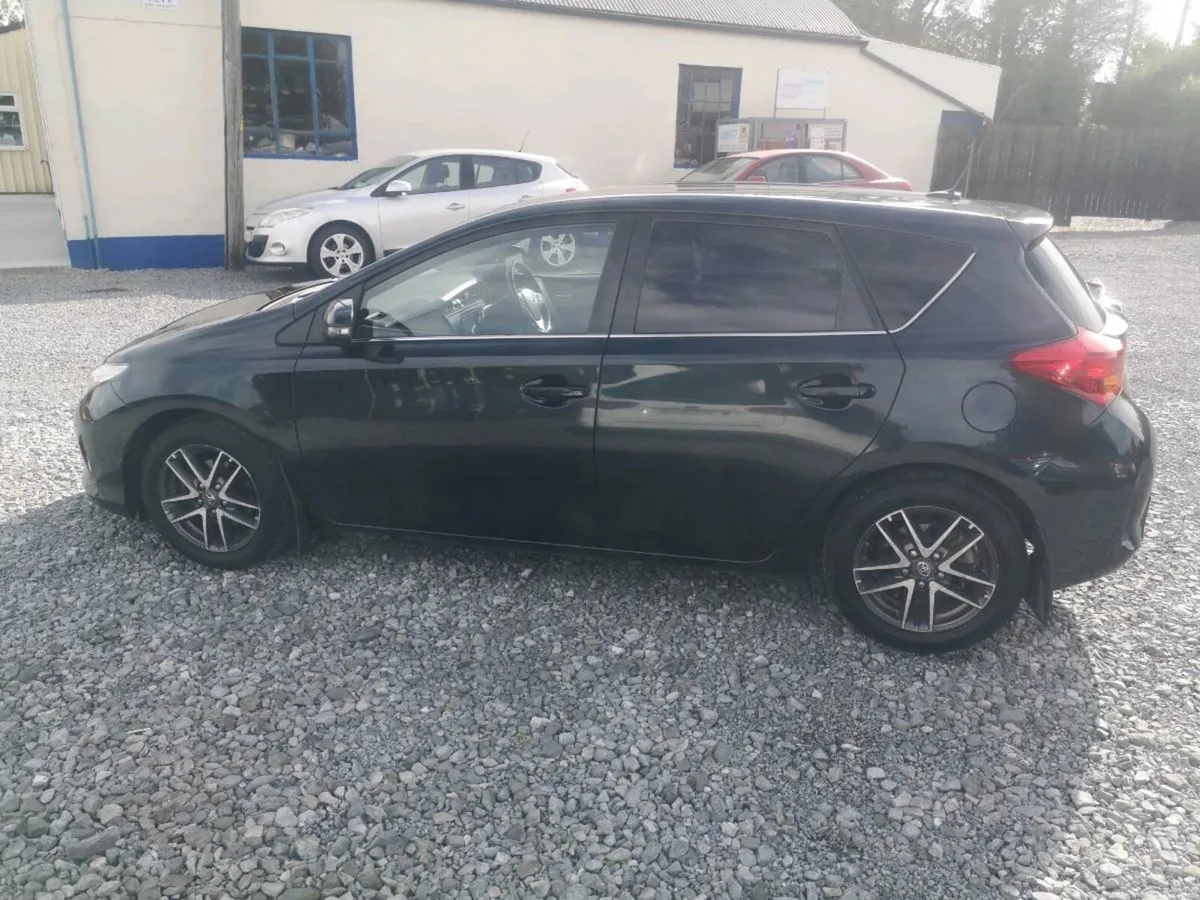 2025 Toyota Auris 1.4 D4D - Image 4