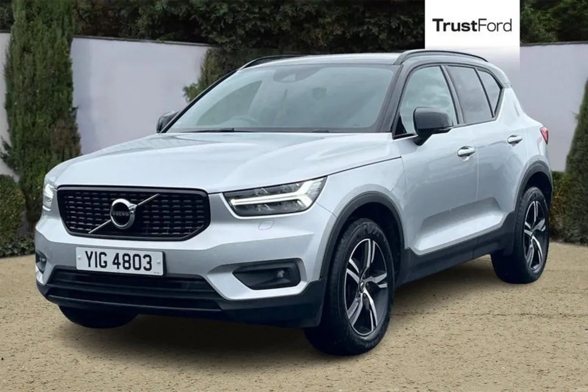 Volvo XC40 2.0 D3 R-Design SUV 5dr Diesel Manual E - Image 5