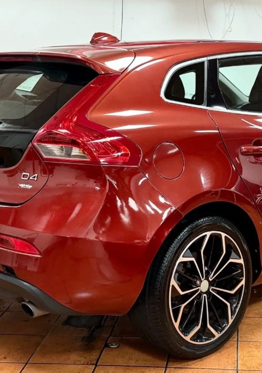 Volvo V40 D4 Automatic 2.0L 5 cylinder engine rare - Image 1