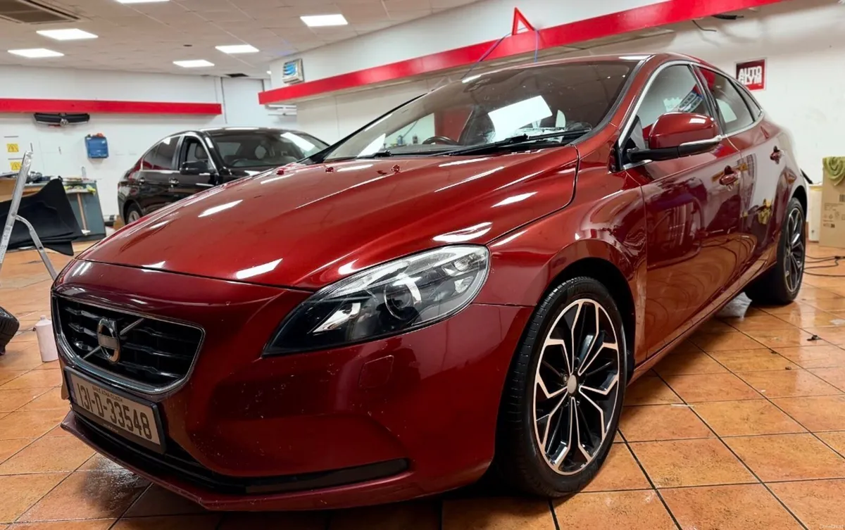 Volvo V40 D4 Automatic 2.0L 5 cylinder engine rare - Image 2