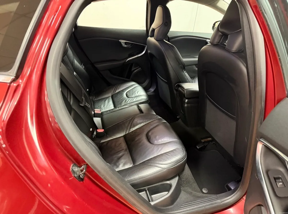 Volvo V40 D4 Automatic 2.0L 5 cylinder engine rare - Image 4