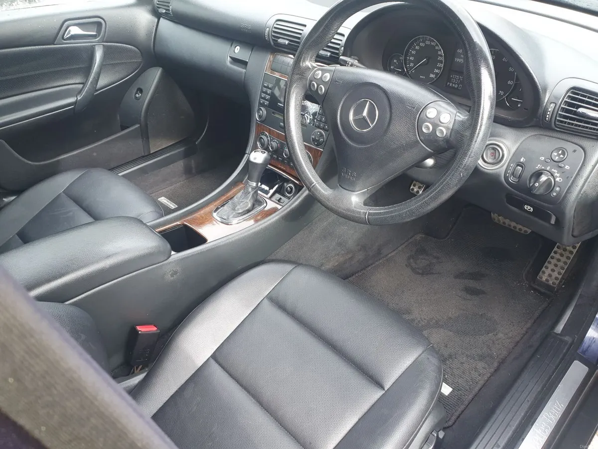 Mercedes-Benz C-Class 2007 - Image 2