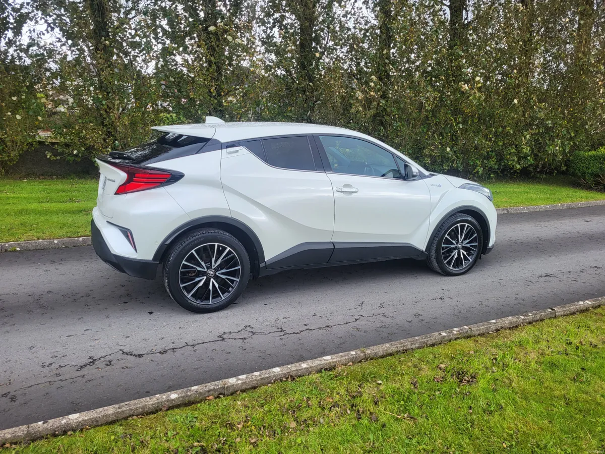 Toyota C-HR   HYBRID  AUTOMATIC. - Image 2