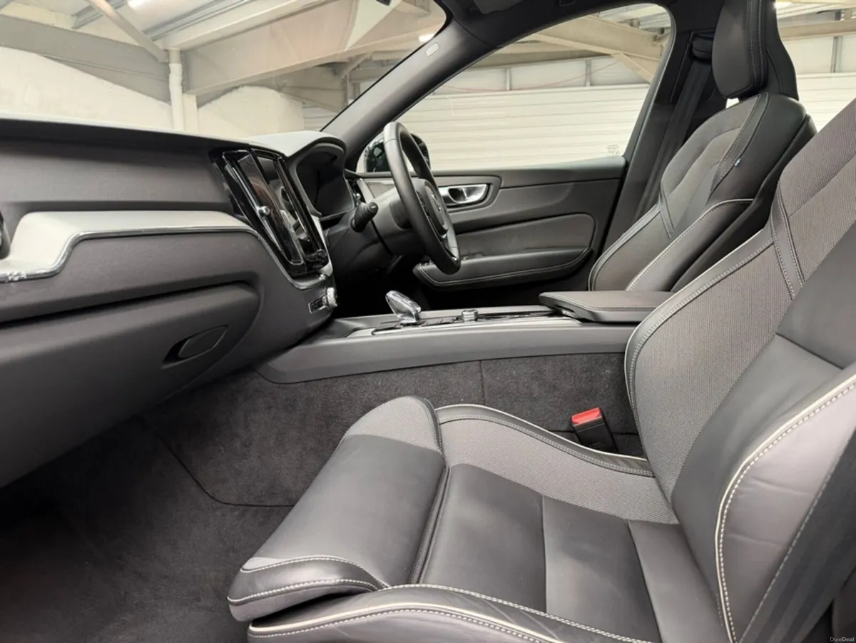 Volvo XC60 T6 Plus | €544pm | Dark Theme | Plug In - Image 5