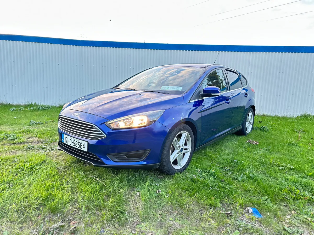 Ford Focus 2017  new         nct 08/27 - Image 2