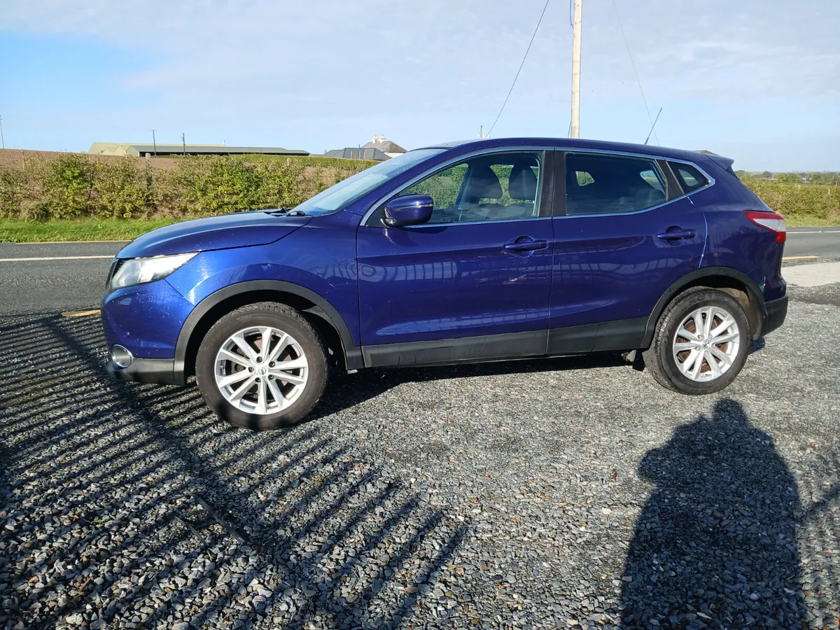 Automatic Nissan Qashqai 2015 1.2 petrol - Image 4