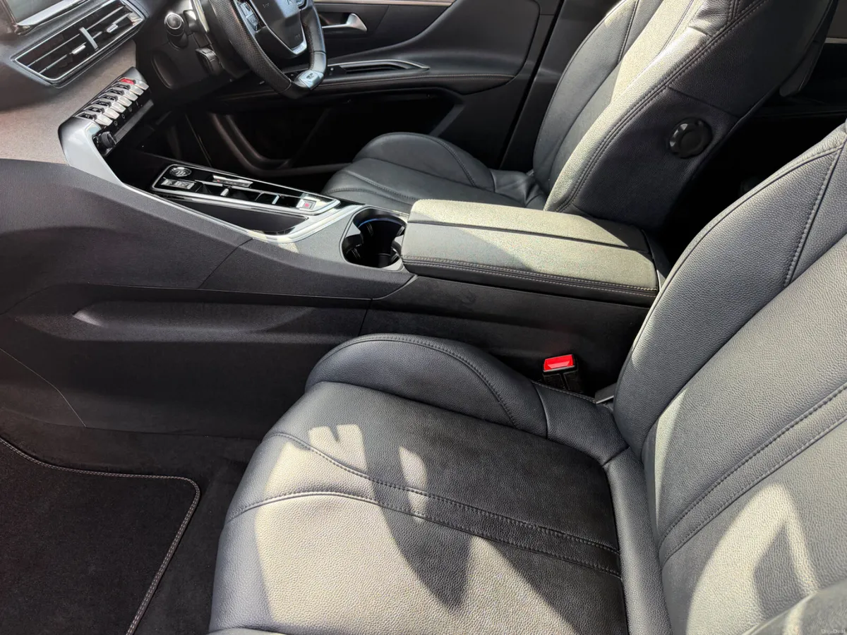 2024 Peugeot 5008 GT Hybrid - Image 4