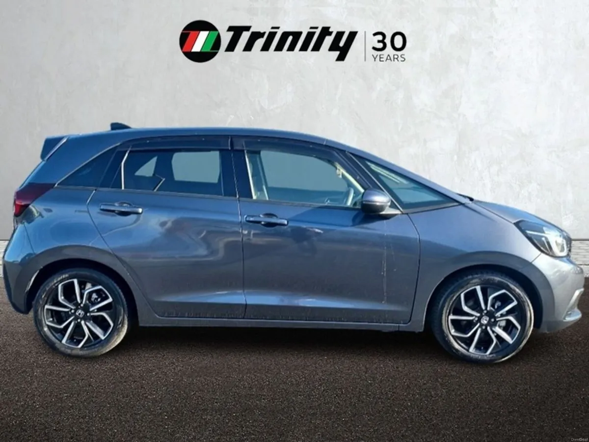 Honda Fit ** HYBRID ** AUTO ** HUGE SPEC ** TRINIT - Image 5