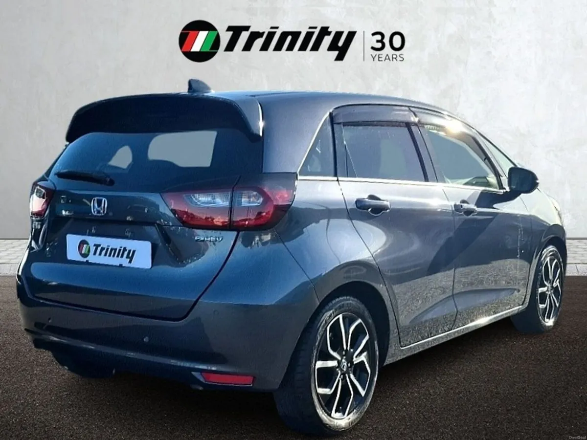 Honda Fit ** HYBRID ** AUTO ** HUGE SPEC ** TRINIT - Image 3