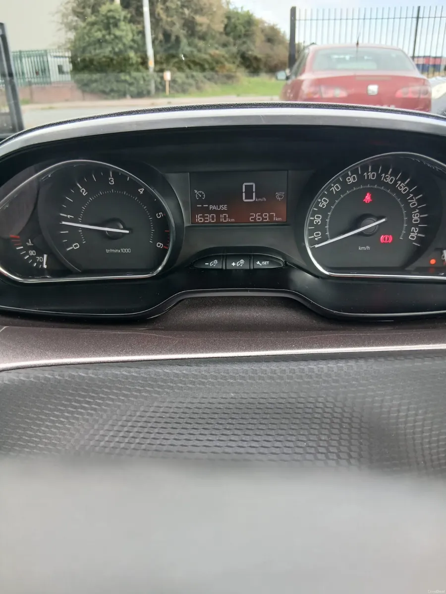 Peugeot 2008 - Image 6