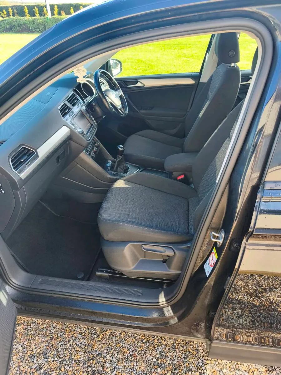2017 Volkswagen Tiguan - Image 6