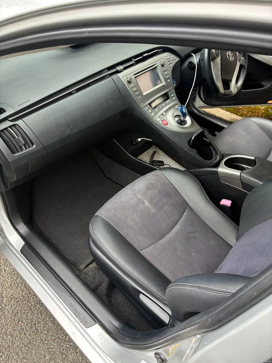 2012 Toyota Prius Hybrid, 178,908 km - Image 5