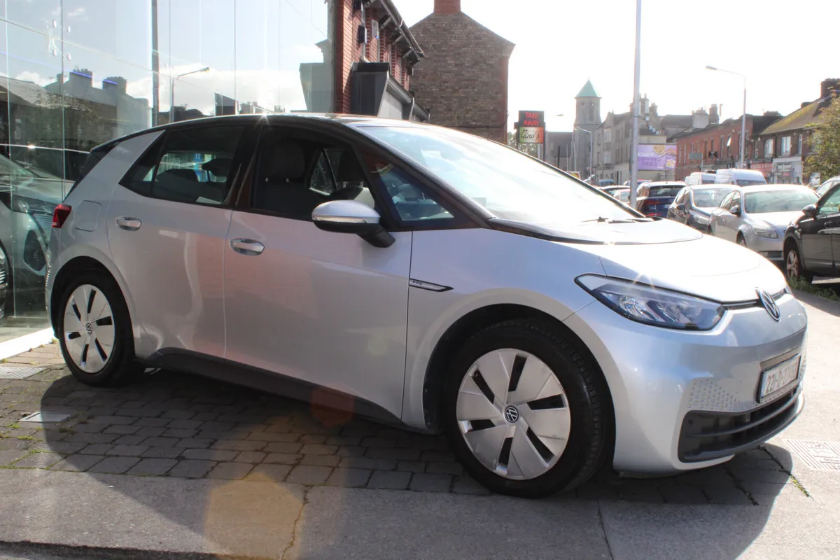 VW ID3 - PRO - LIFE - 145BHP - 1OWNER - VW HISTORY - Image 6