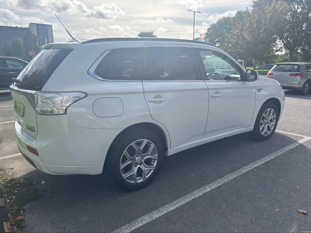 Mitsubishi Outlander 2015 - Image 5