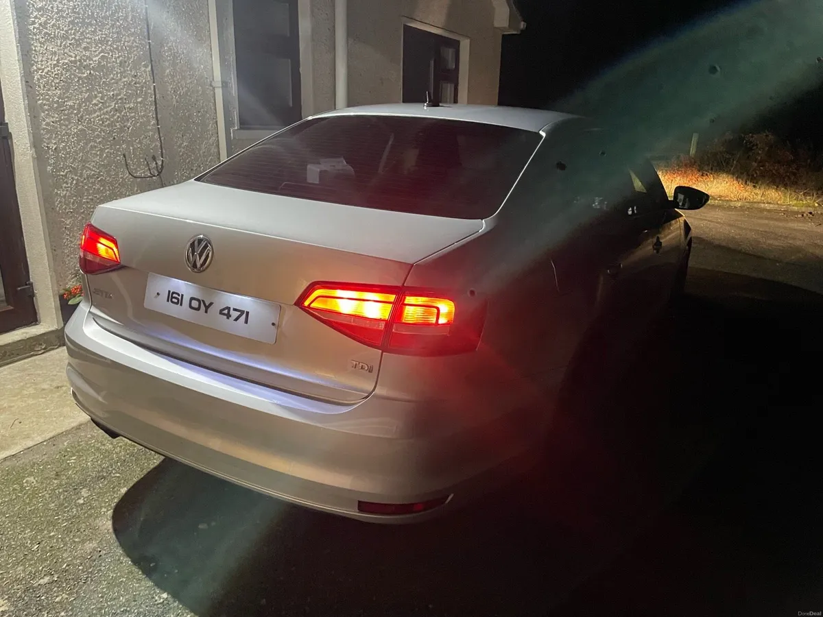 Volkswagen Jetta 2016 - Image 5