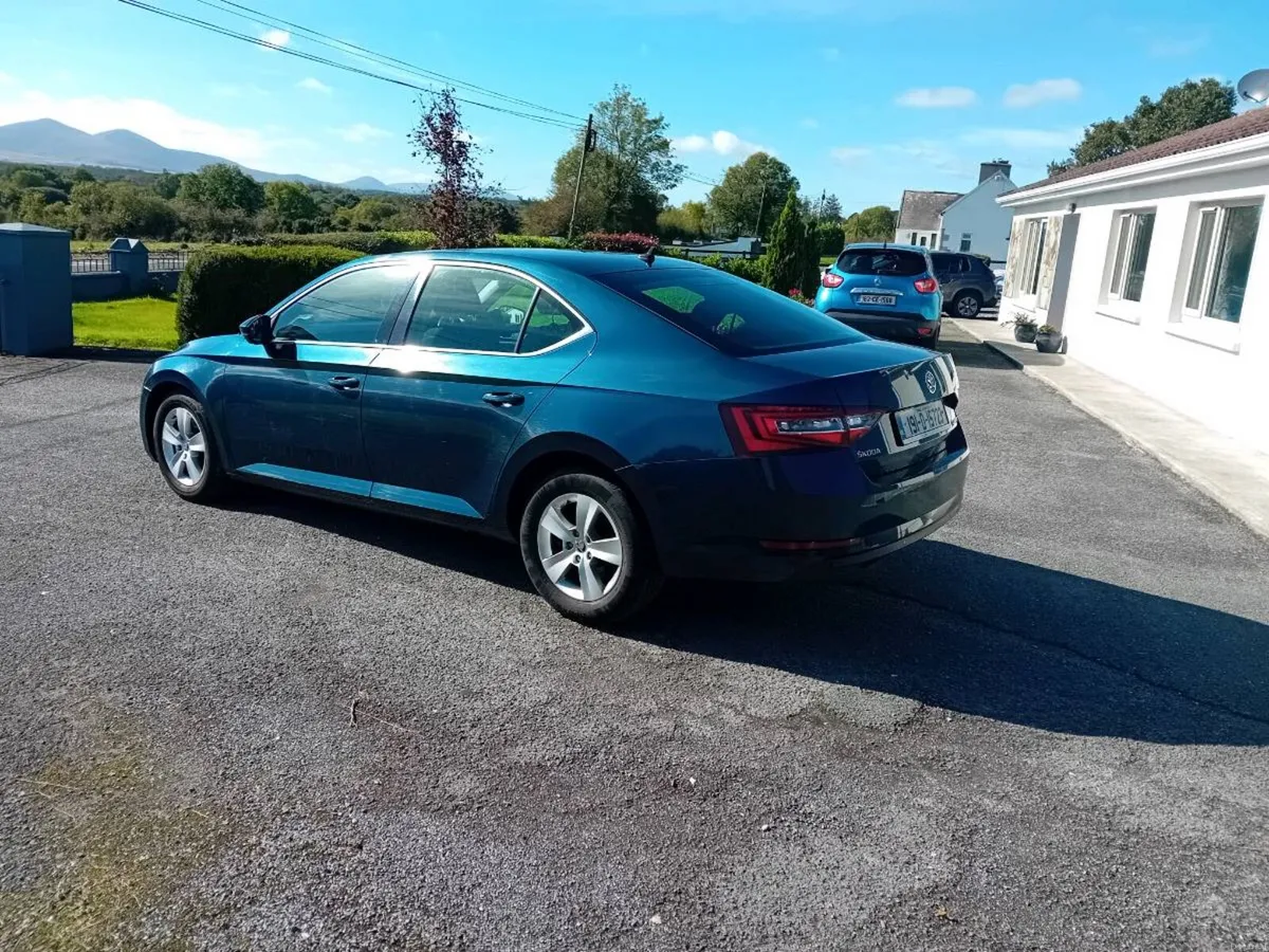 Skoda Superb - Image 4