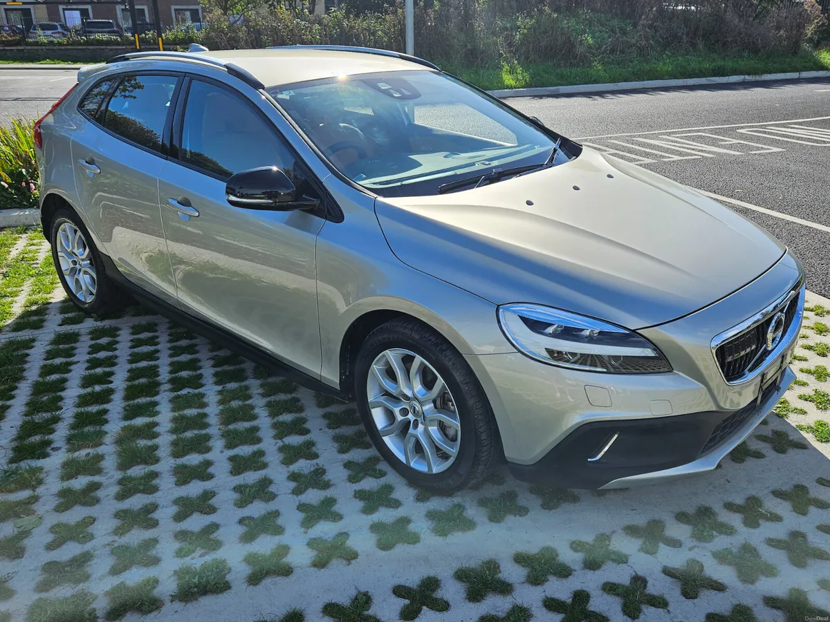 2016 VOLVO  V40 2.0 DIESEL CROSS COUNTRY AUTO - Image 2