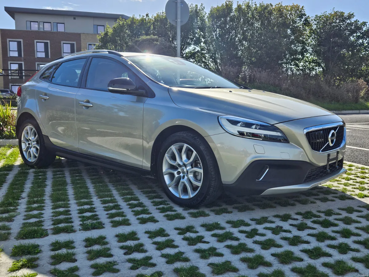 2016 VOLVO  V40 2.0 DIESEL CROSS COUNTRY AUTO - Image 3