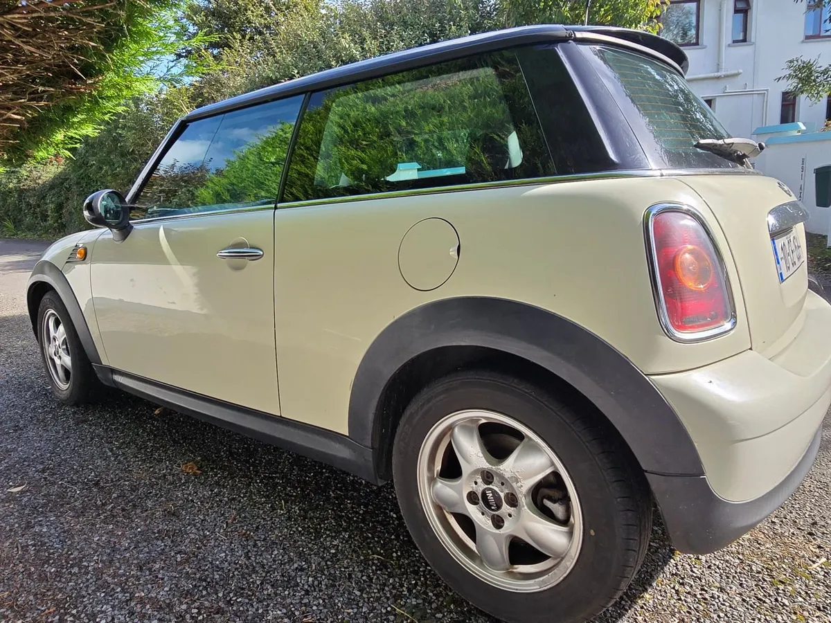 Mini Cooper 2010 - Image 2