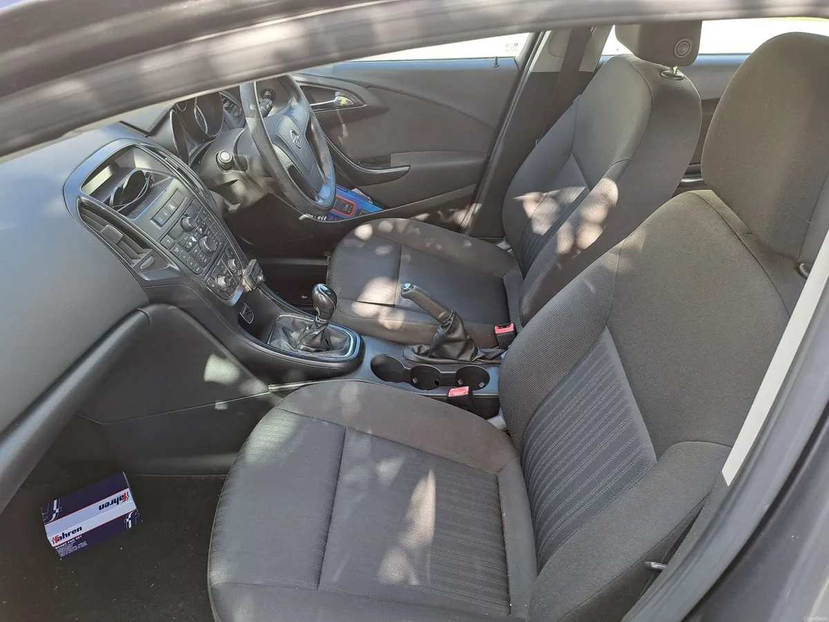 Opel Astra 2013 - Image 6