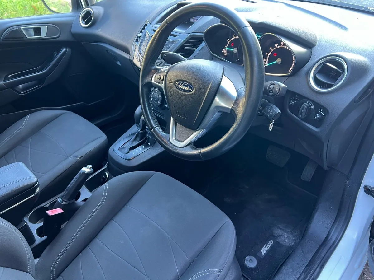 Ford fiesta automatic - Image 5