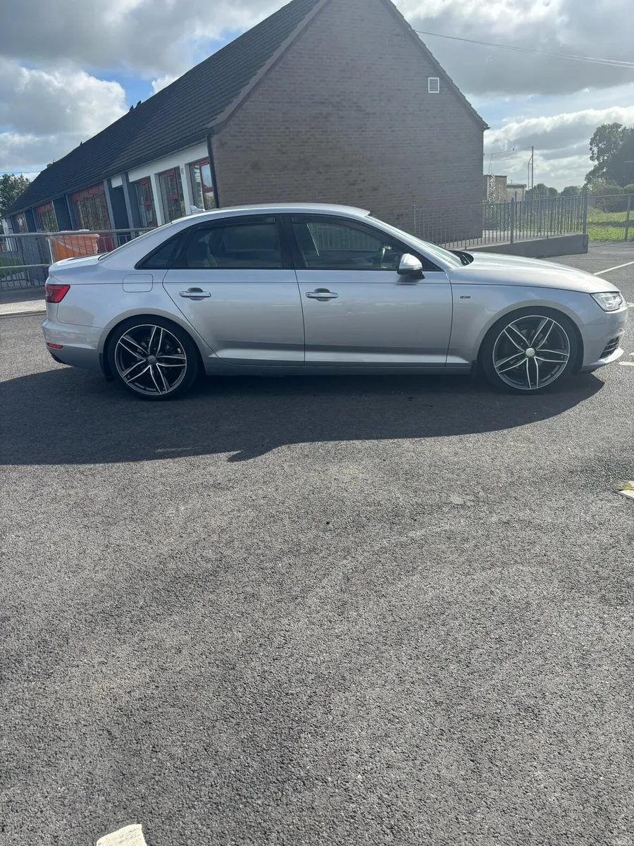 Audi A4  2015 B9 - Image 3