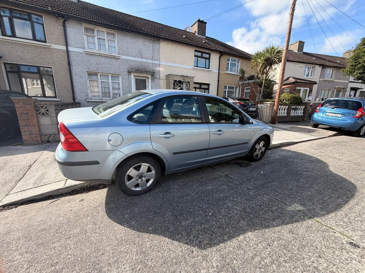 Ford Focus Saloon 1.4L - Image 4