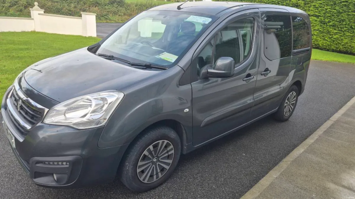 Wheelchair Car - Image 1
