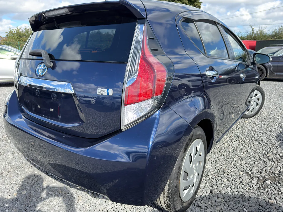 🔵 Toyota Aqua 1.5 Petrol Hybrid Automatic Low Km - Image 5