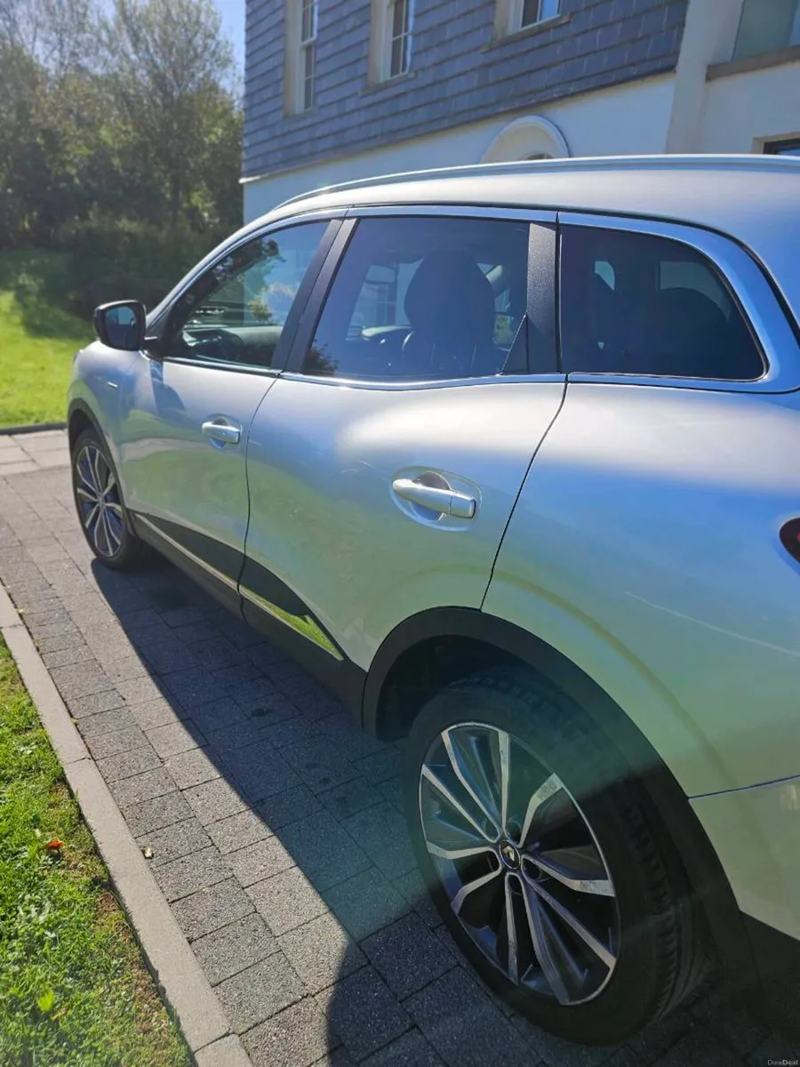 RENAULT KADJAR SIGNATURE Low mileage 1 lady owner - Image 4