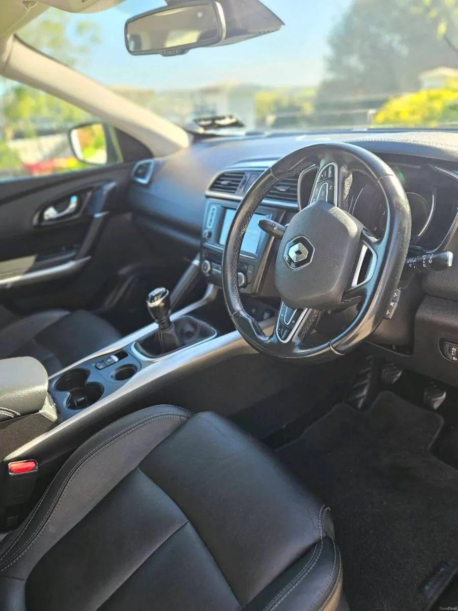 RENAULT KADJAR SIGNATURE Low mileage 1 lady owner - Image 6