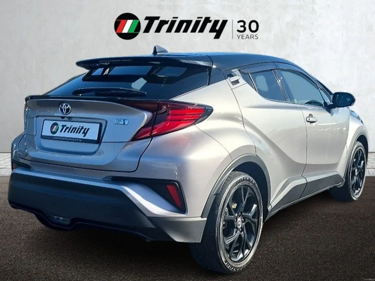 Toyota C-HR ** G HYBRID ** HUGE SPEC ** STUNNING C - Image 3
