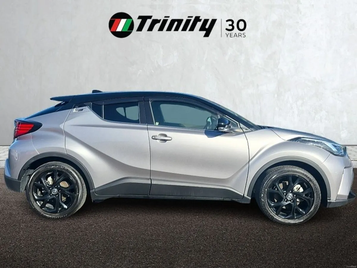 Toyota C-HR ** G HYBRID ** HUGE SPEC ** STUNNING C - Image 5