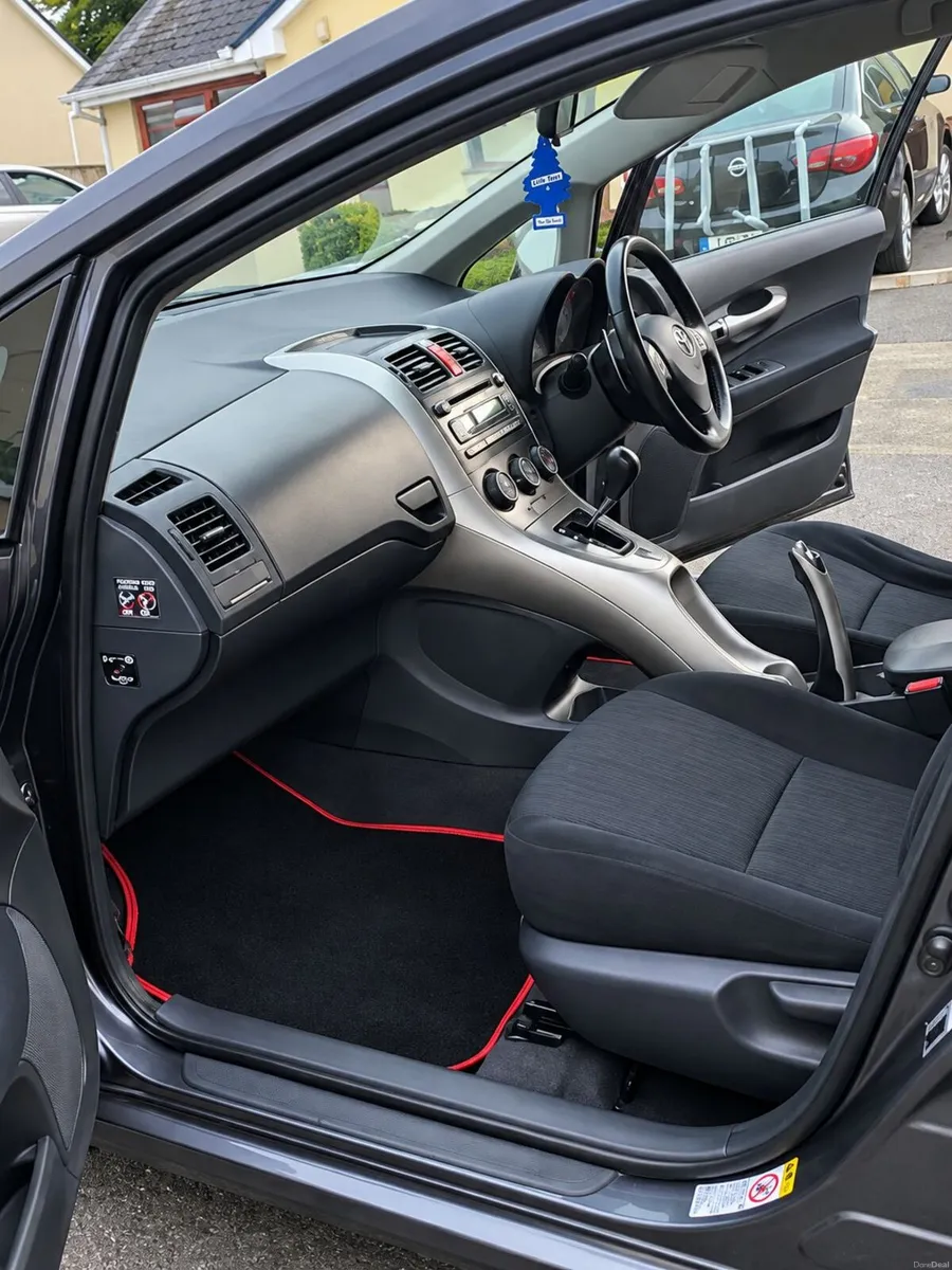 Toyota Auris 2009 - Image 4