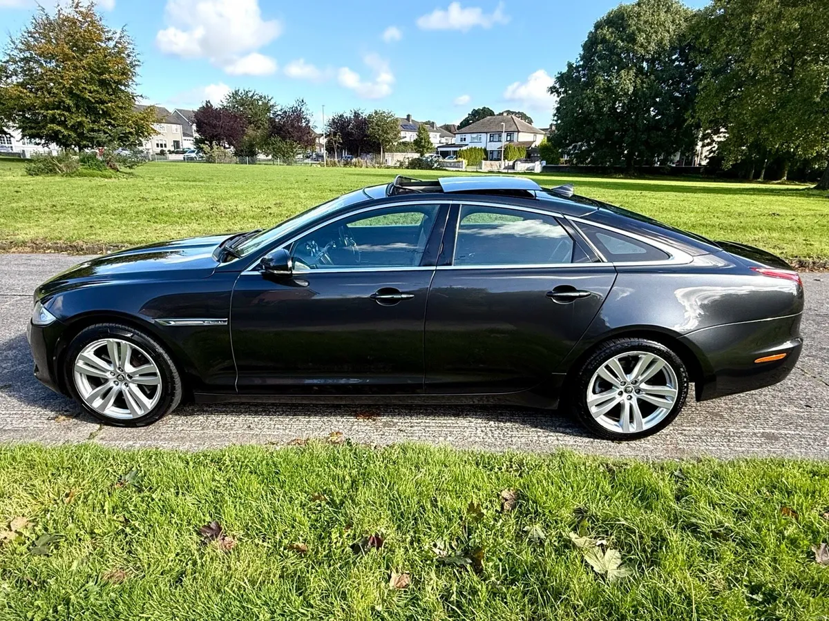 13 Jaguar XJ Top Spec 3.0 D 275HP - Image 5