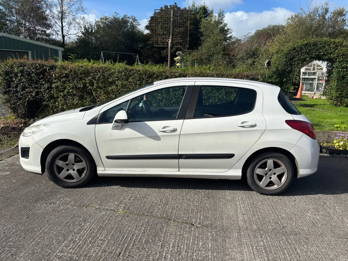 Peugeot 308 - Image 1