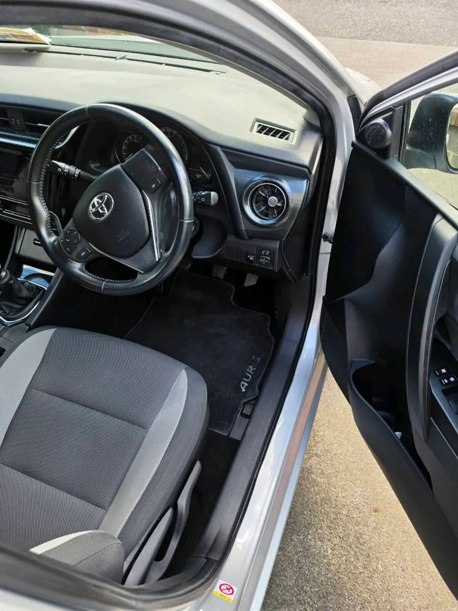 Toyota Auris - Image 2