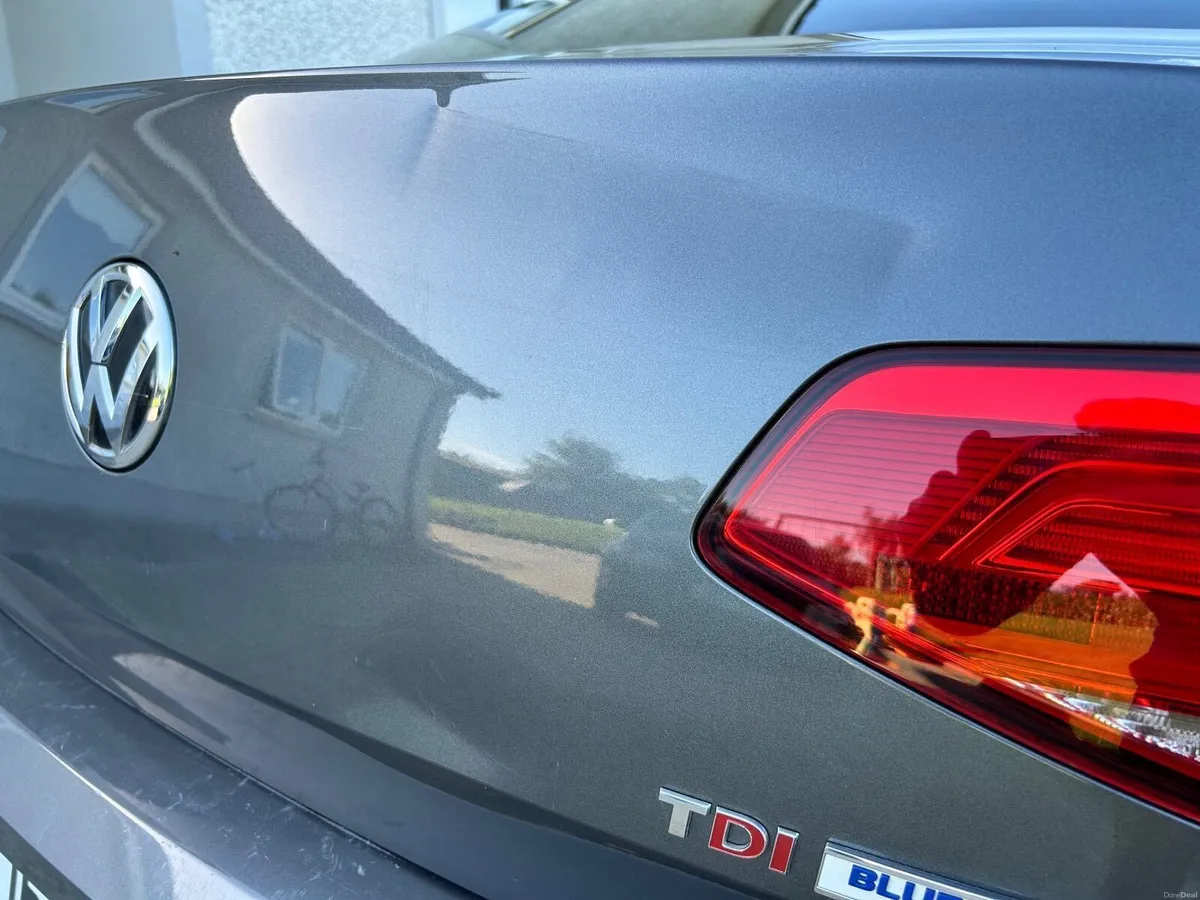 Volkswagen Passat 2016 - Image 2