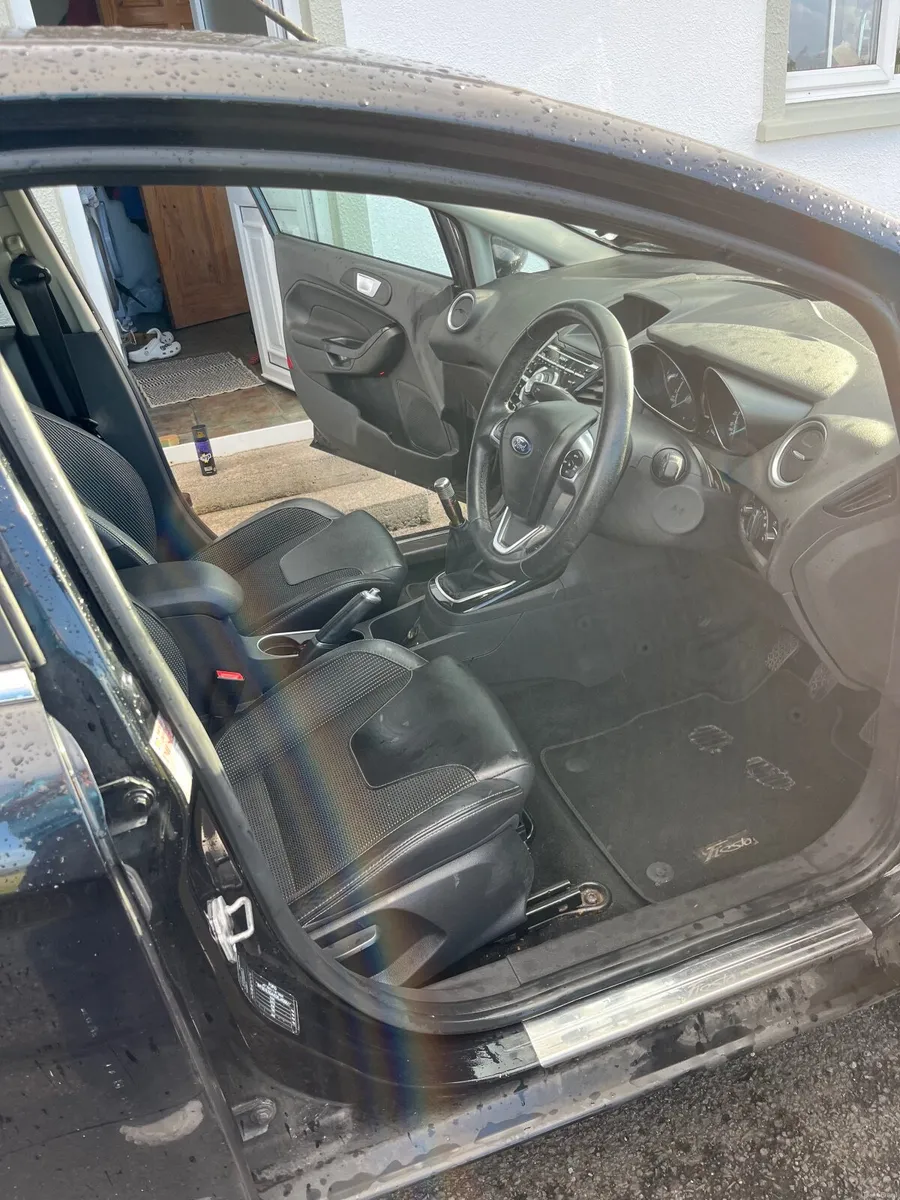Ford Fiesta 2014 - Image 2