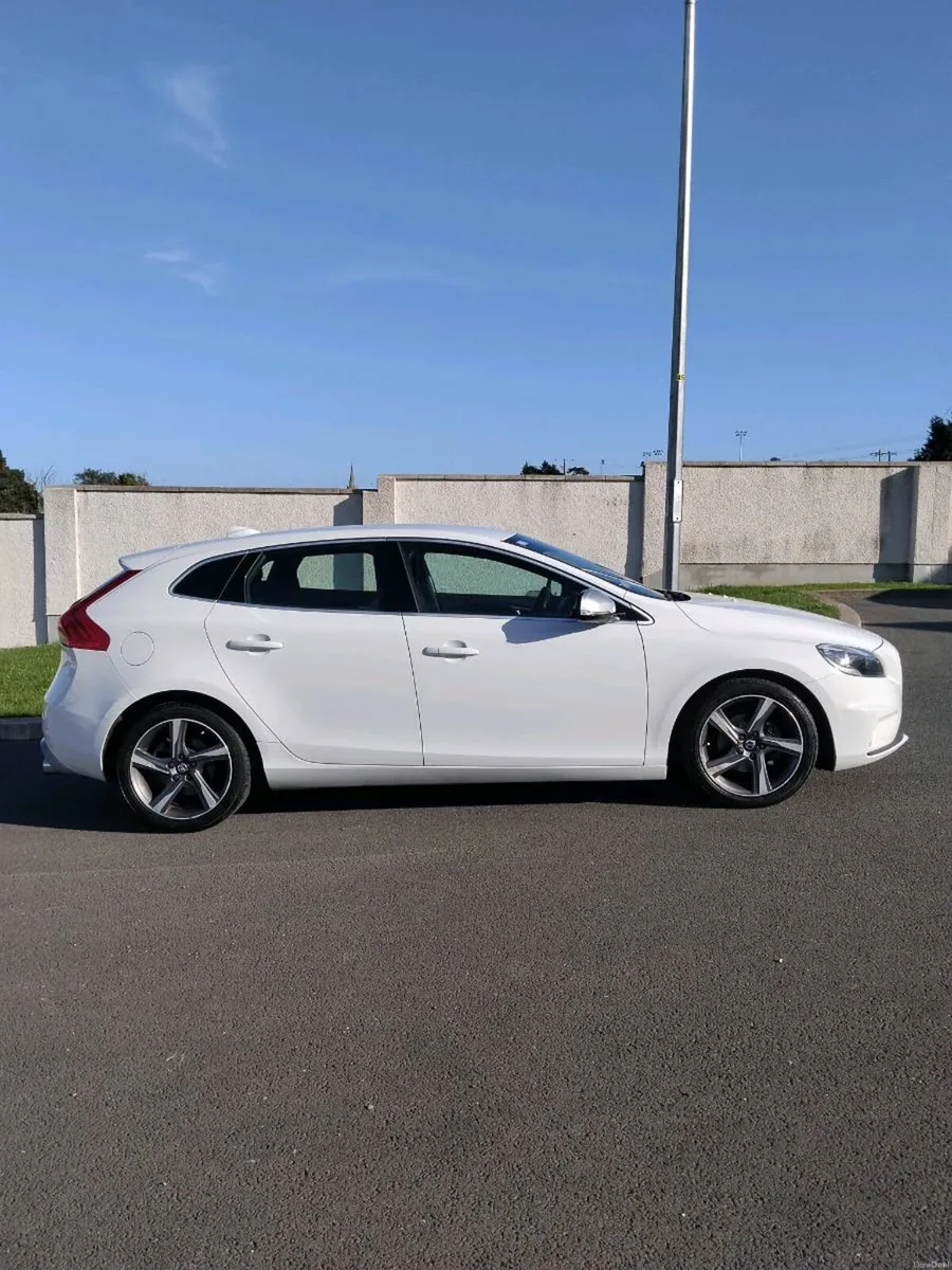 Volvo V40 R-design 2015 - Image 2