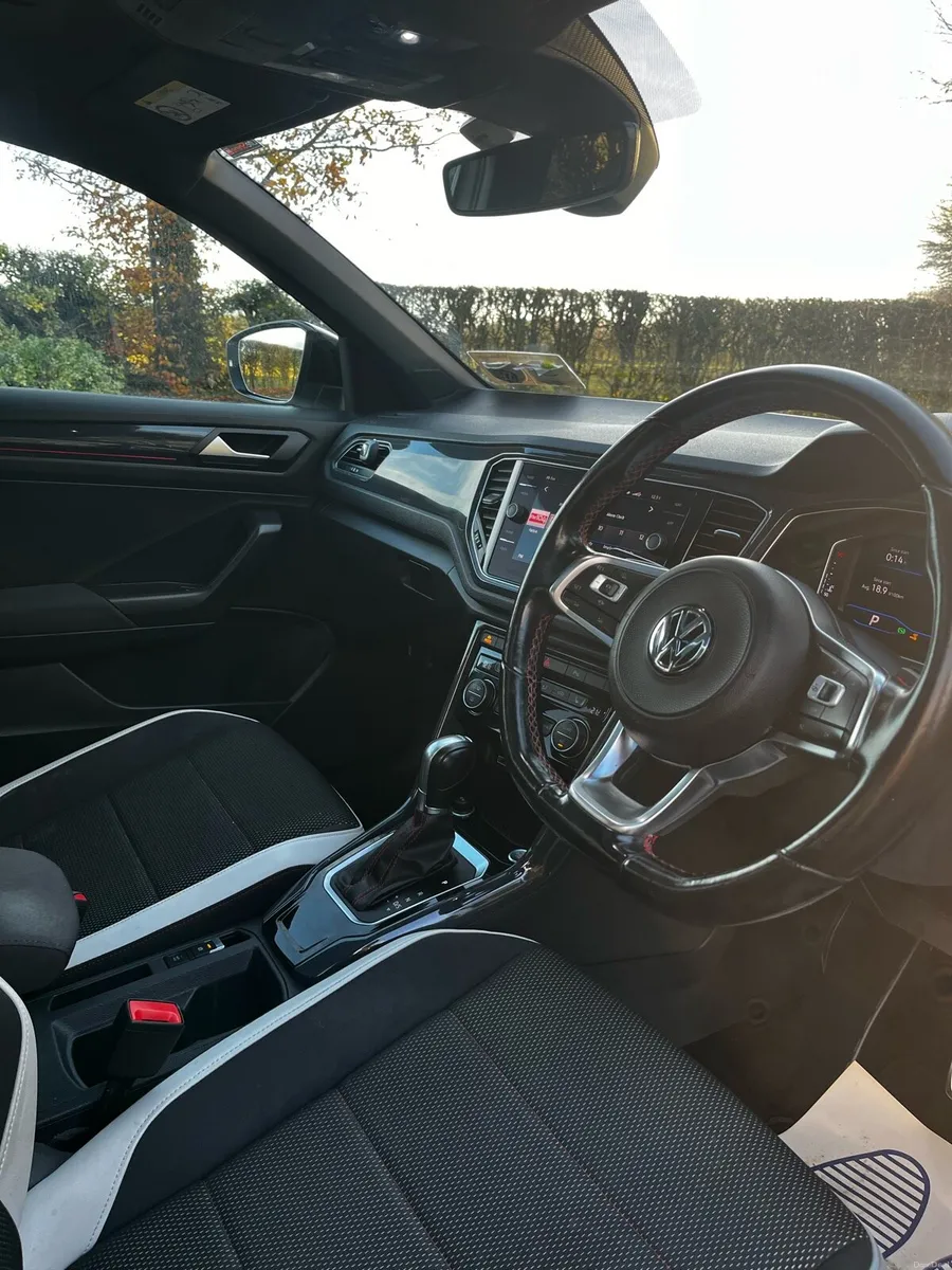 LOW MILEAGE !! VW TROC R-LINE. HIGHSPEC.SUNROOF - Image 6