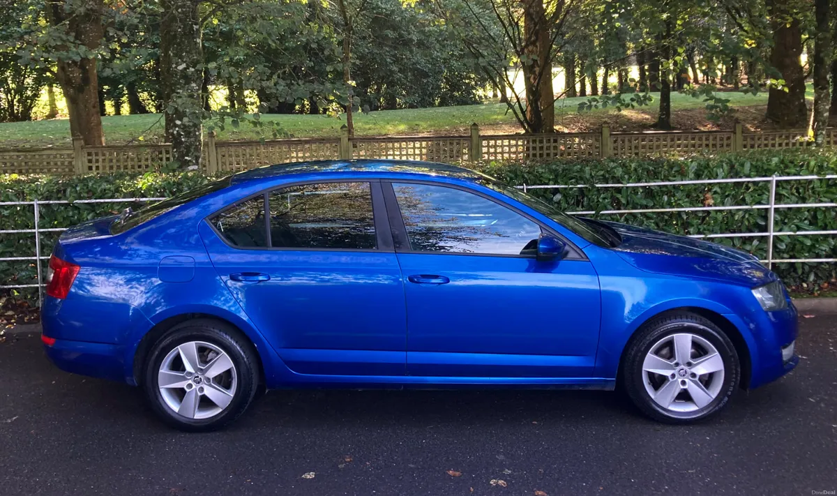 Skoda Octavia 1.6TDI DSG Automatic Deluxe Edition - Image 6