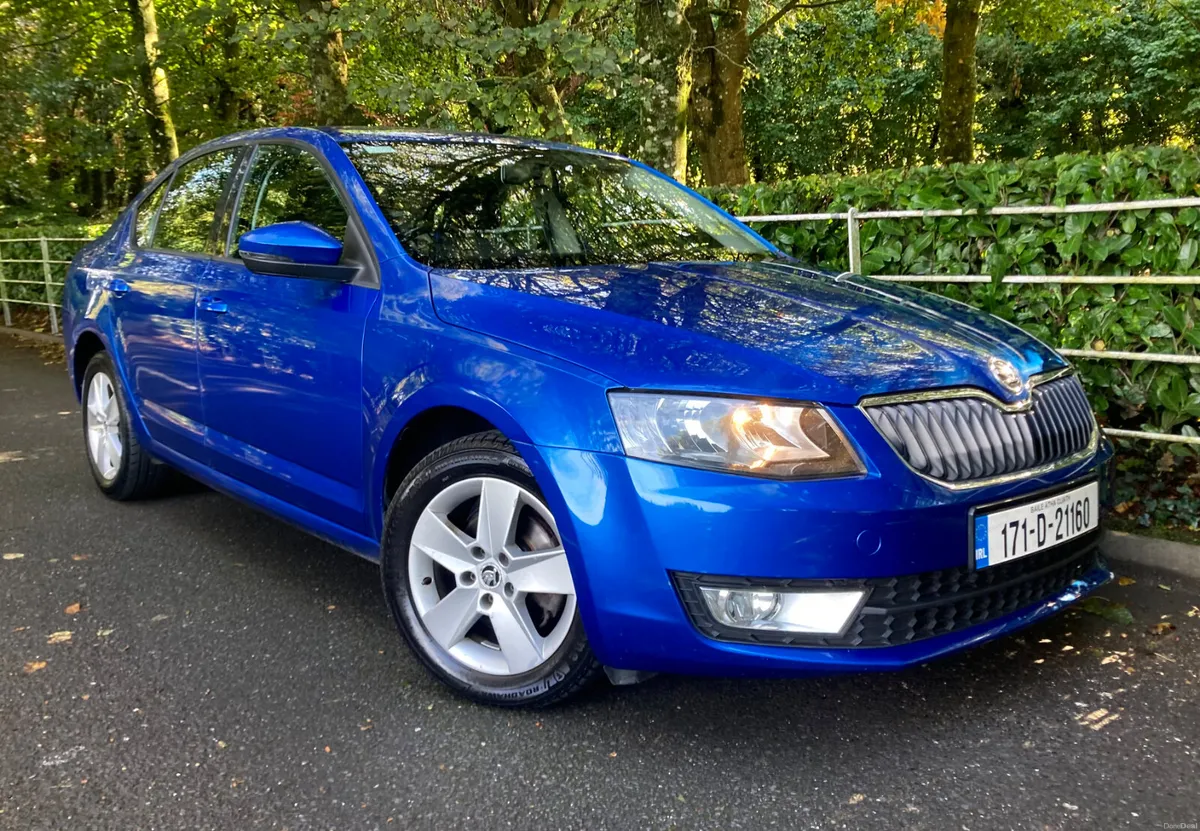 Skoda Octavia 1.6TDI DSG Automatic Deluxe Edition - Image 4